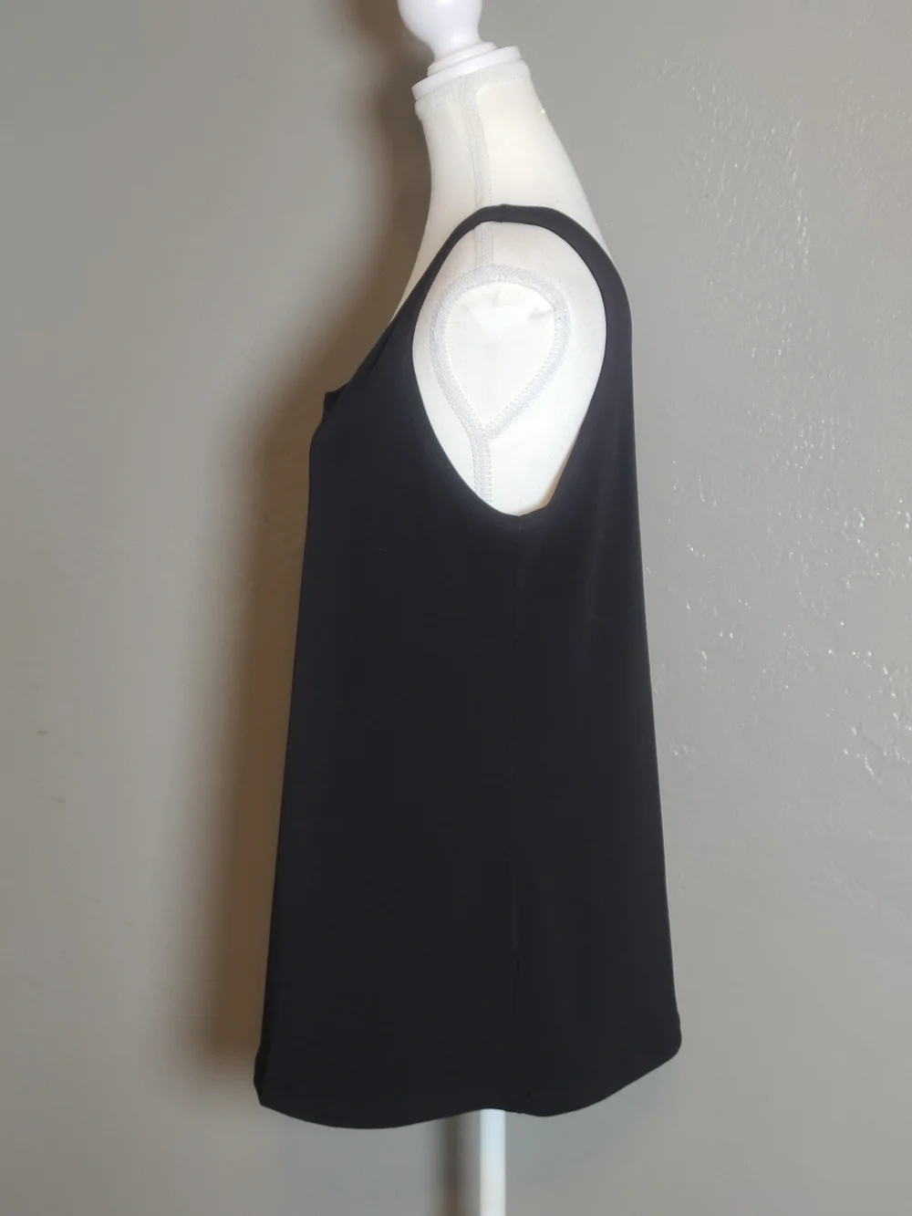 Lisa Bayne Medium Stylish Classic Black Women's Scoop Tank Top